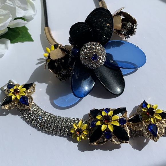 πππBanana Republic set of necklace and bracelet πππ - Picture 6 of 14